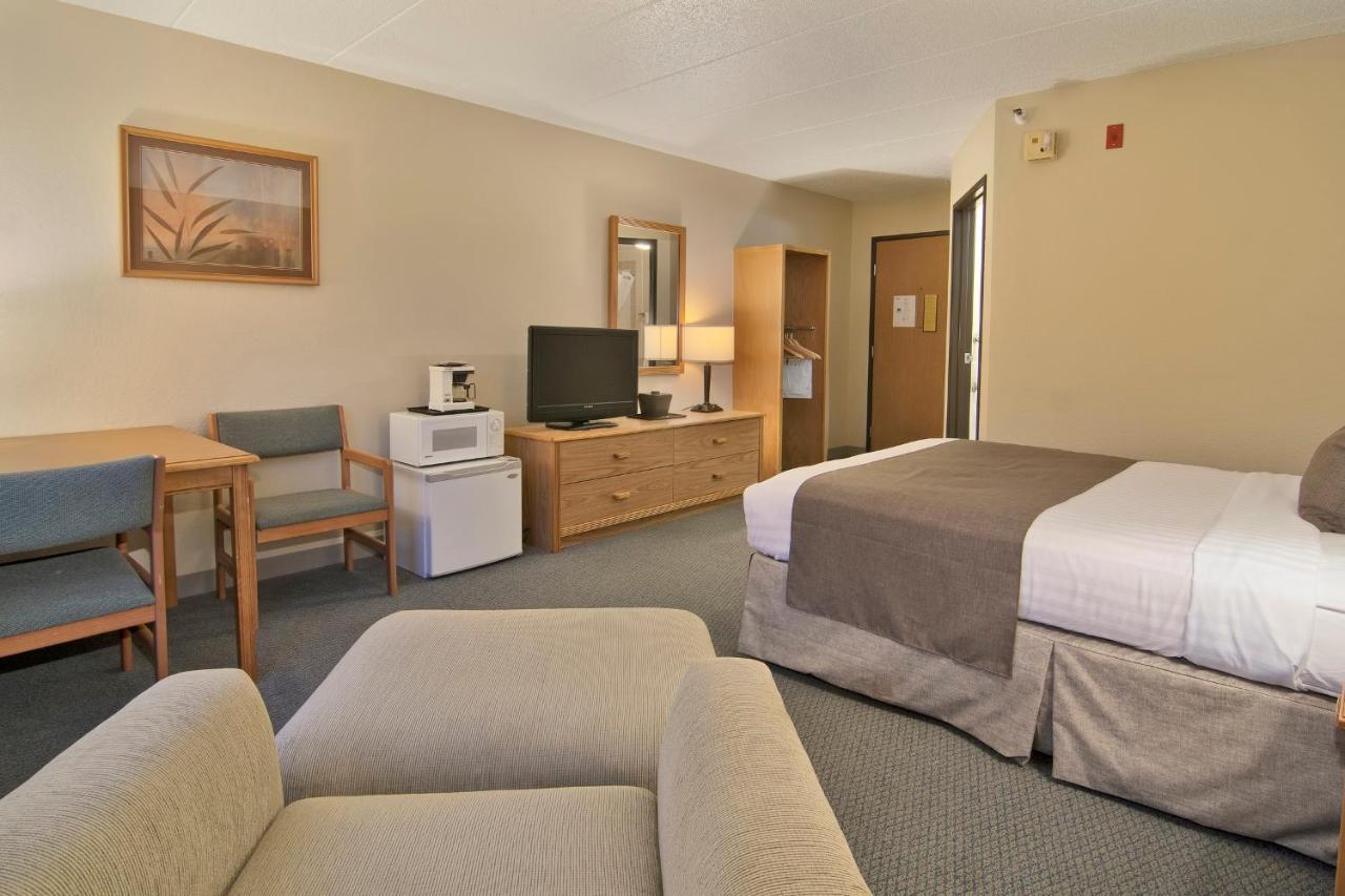Boarders Inn & Suites By Cobblestone Hotels - Faribault Exterior photo
