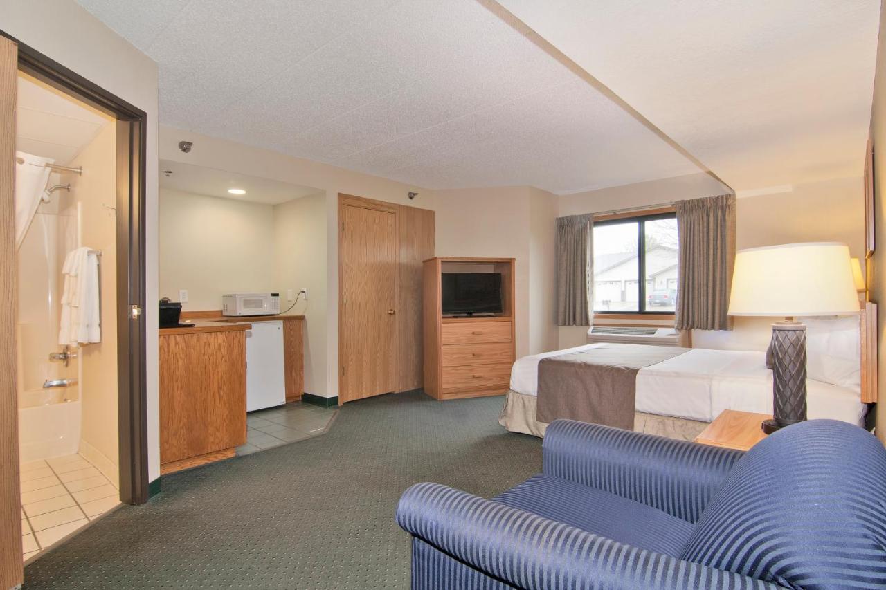 Boarders Inn & Suites By Cobblestone Hotels - Faribault Exterior photo