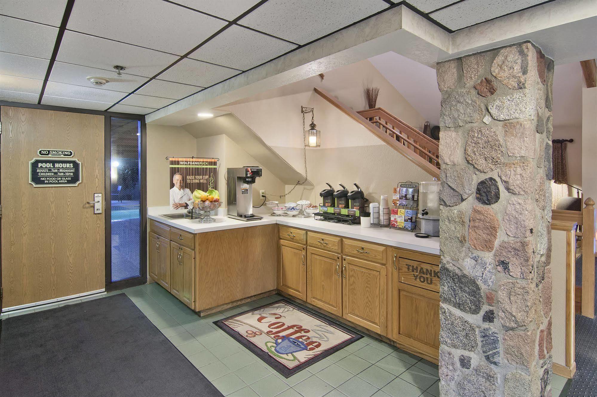 Boarders Inn & Suites By Cobblestone Hotels - Faribault Exterior photo